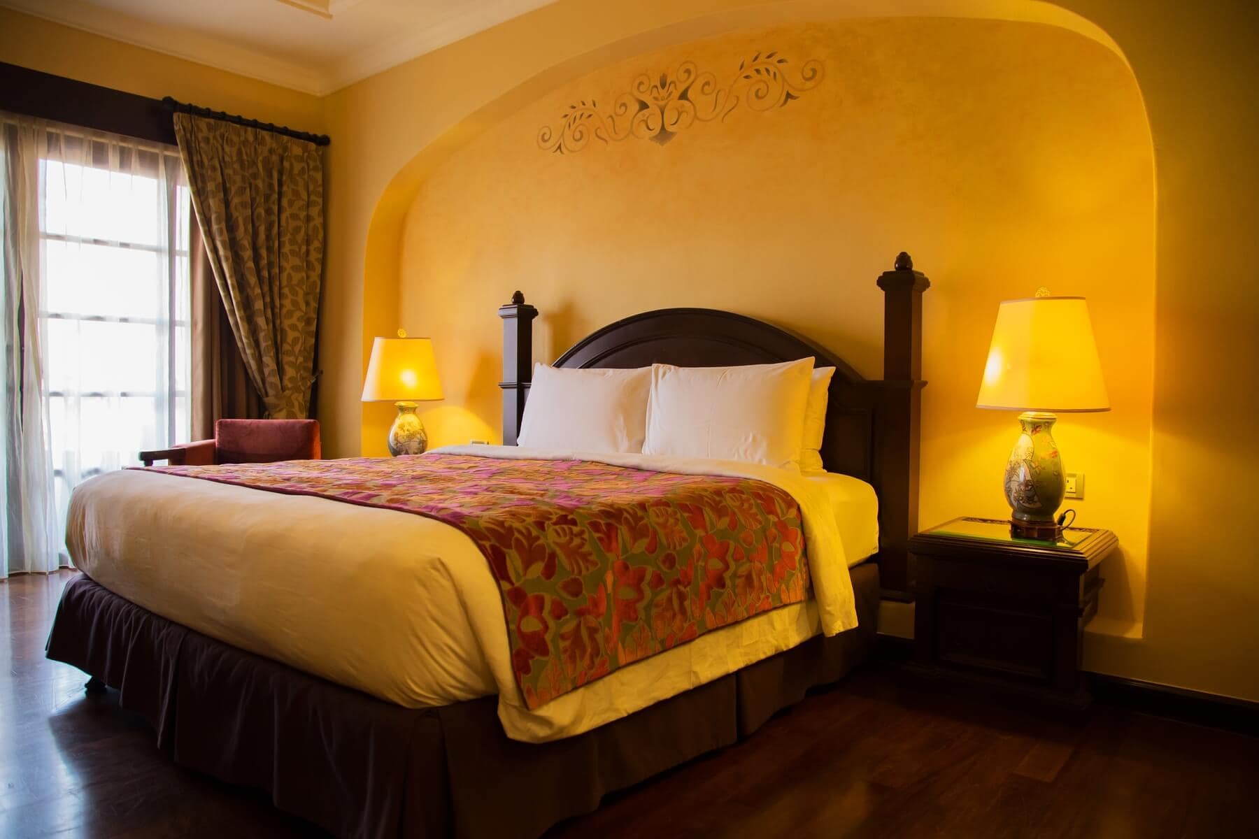 traditional-master-bedroom-2023-11-27-05-29-34-utc.jpg